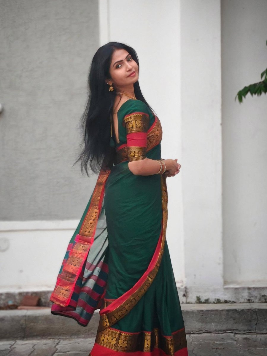 AngelWinderH's tweet photo. A timeless kind of beauty. Featured: Venba. How would you rate this look? Want to be featured? DM us. https://t.co/zAQat6QDoo