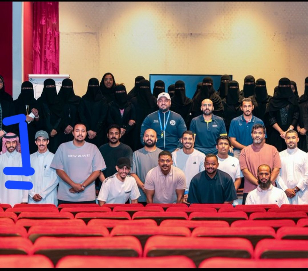 gsbbsjsjsns's tweet photo. احس ان الاخ حاضر دورة التحكيم .. يبي يرقّم البنات .. 
عطيني 
( سنابش فديتش حلوه ) https://t.co/JN92CUuI9P