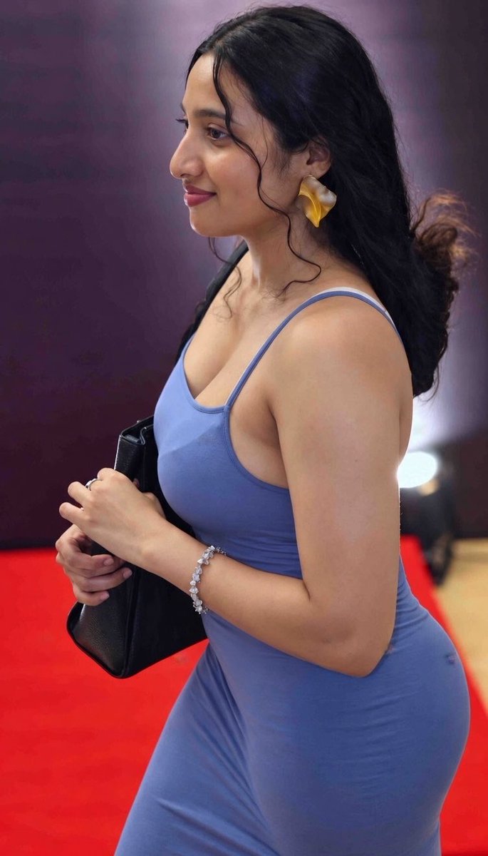 BLOODYxBADDIE's tweet photo. Mallu Model Anjana Mohan 😻

How it started     and   How its going https://t.co/nnFNhAB9tF