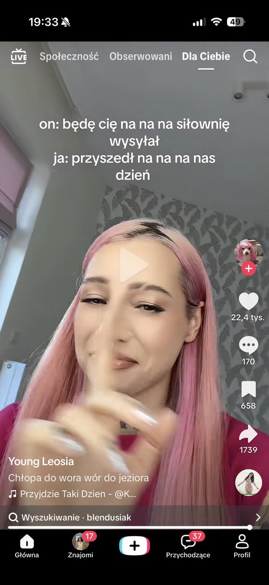 zanaahooria's tweet photo. jestem w szoku że tyle osób dodaje coś odnośnie tej afery z fausti i jej chłopakiem xd szkoda jej, więc fajnie że przynajmniej ma takie wsparcie ludzi i może to wszystko jej to da do myślenia lol https://t.co/MykD2yCwDD