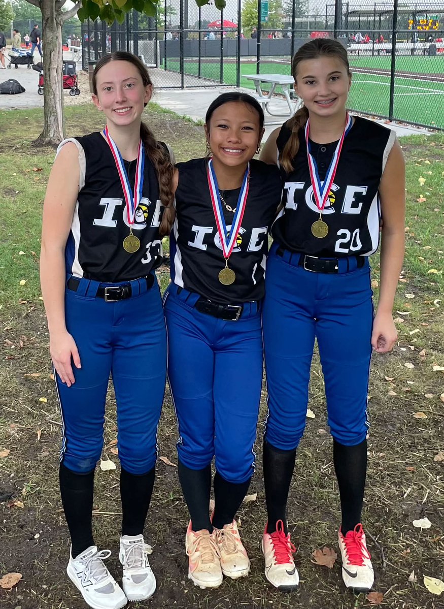 mo_bats_big's tweet photo. Congrats to Grace, Mo, and Audrey for being chosen as MVP for each game today! 
ICE went 3-0 to finish as the #1 seed!☝🏼#FearthePenguin #IceAgeIsHere #Twenty30s https://t.co/BesdLmUy8D