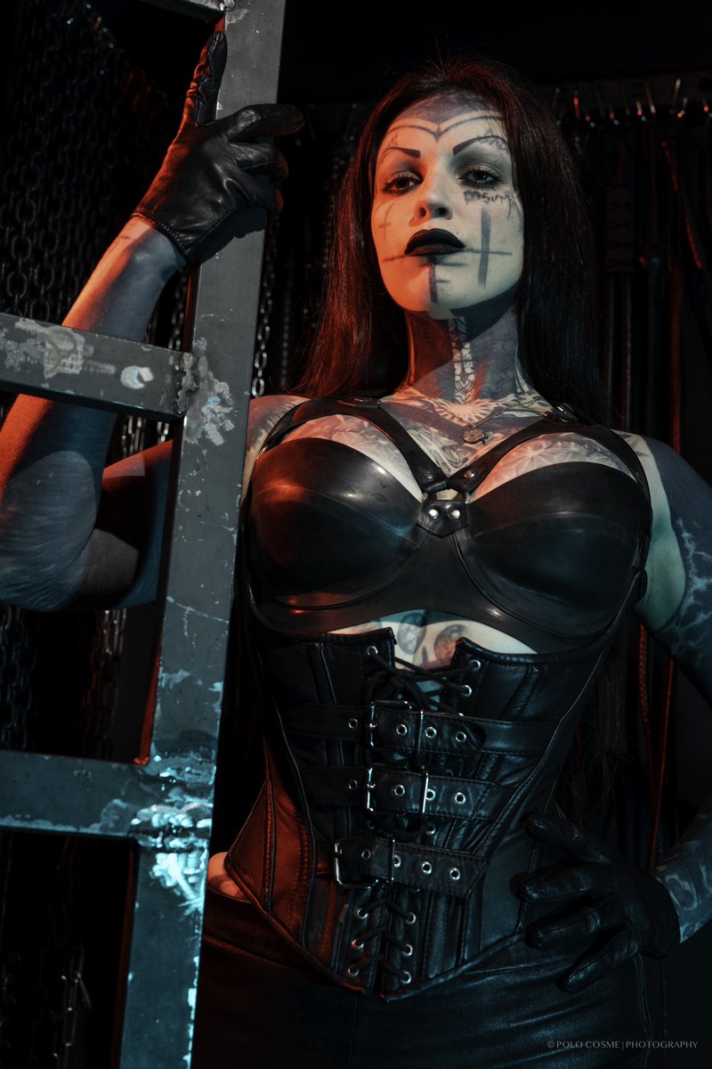 FemdomWorld_PR's tweet photo. Follow Mistress @lunatikasm2 https://t.co/xhgmWa3zKN