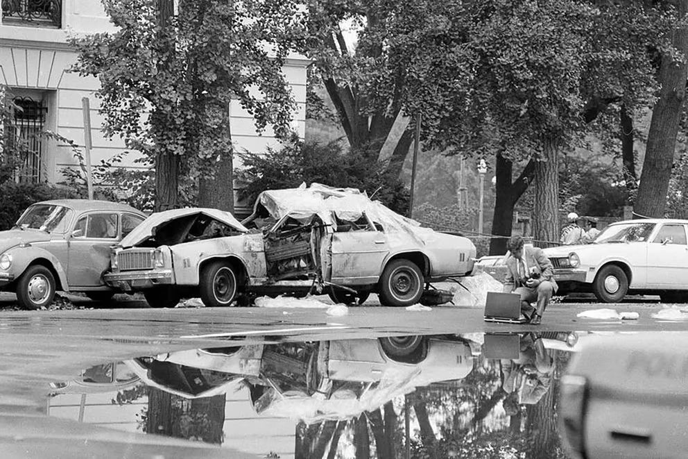 fotohistoriacl's tweet photo. Así dejó-por orden de Pinochet- el terrorismo de Estado internacional el auto en el que se movía el Canciller Orlando Letelier en Washington.  Un día como hoy, pero hace 50 años. https://t.co/GUfBtzabhM