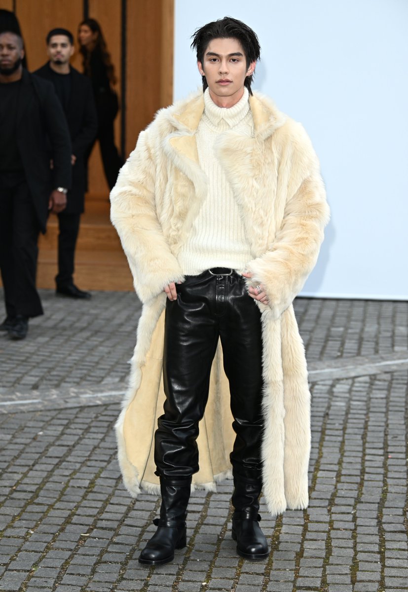 lessencestudios's tweet photo. Burberry brand ambassador Bright Vachirawit arrives at the Burberry Spring/Summer 2027 show at London Fashion Week.

#Bbrightvc #Burberry https://t.co/CB9d7YRUwY