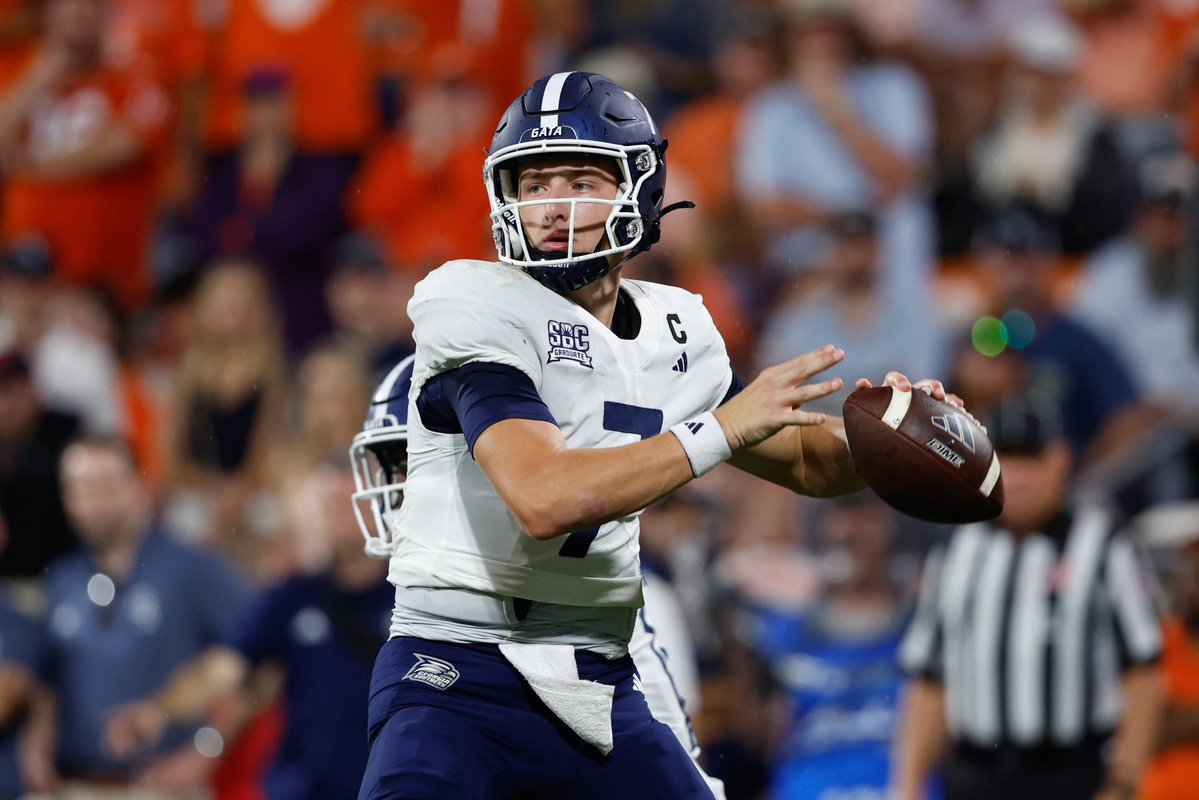 FCRecruits's tweet photo. LETS DISCUSS RECRUITING 

C/o 27, 28, 29 &amp; 30! If You Are Interested In Being Recruited By Georgia Southern  University ( @GSAthletics_FB ) COMMENT film, RETWEET &amp; DM us. We Are Sending Over Playmakers For Evaluation.

Coaches &amp; Parents Reach Out!

#TheHomeOfRecruiting🏭 https://t.co/kKOiST9Tv0