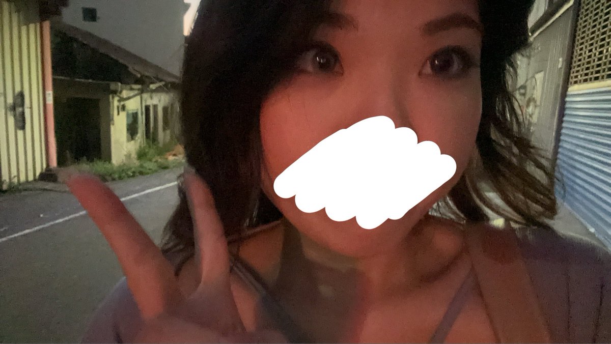 Love556880's tweet photo. 快樂週末喝酒🍺
看到很多奇怪的人躺在路邊（？） https://t.co/wEGgpKvrhr