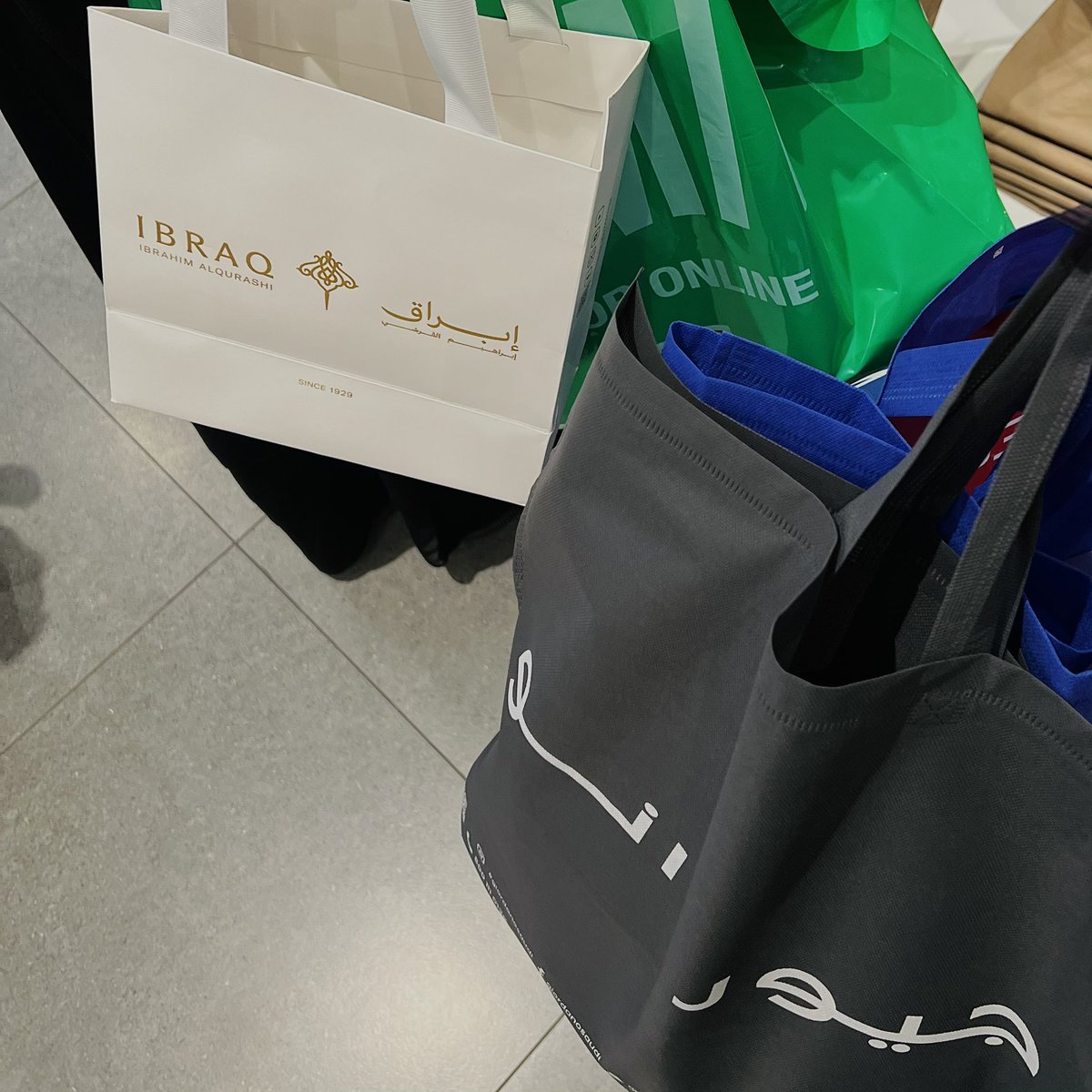 iiix_137's tweet photo. دبش آخر ترم جامعي 🛍️🎓🎉🩵! https://t.co/soW6ZR3NcM