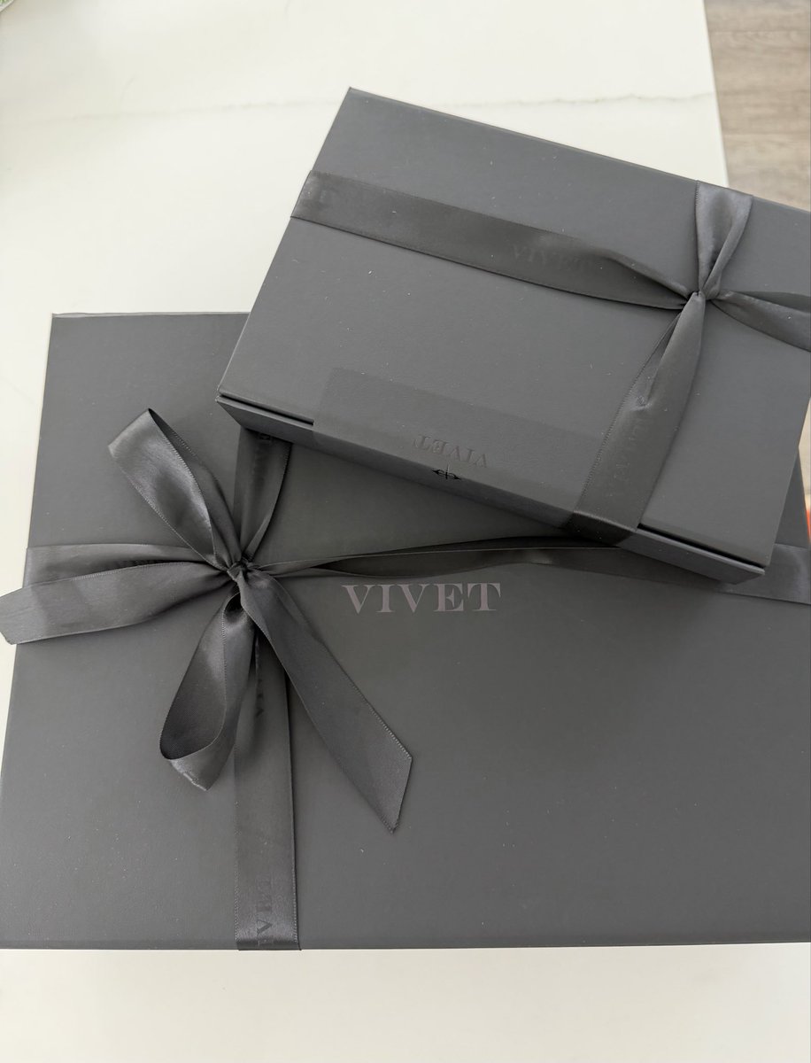 Addelvecc10's tweet photo. S.O. @KaiCenat for bringing Vivet to life. What started as an idea is now going to be global for all his fans. Appreciate the Journal, definitely going to read through it. Keep grinding bro and can't wait to see future drops and what's next for Vivet. https://t.co/GEr0QfknFL