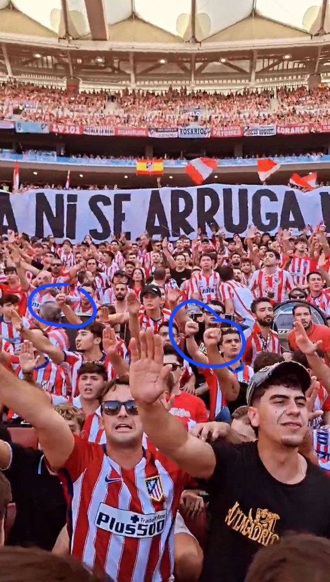 HugooATM_'s tweet photo. según Laura (no se ha visto un partido en su vida) somos nazis por alzar la mano

los del puño que son? comunistas? 

hay que informarse antes de decir gilipolleces https://t.co/AyOOT0dcld