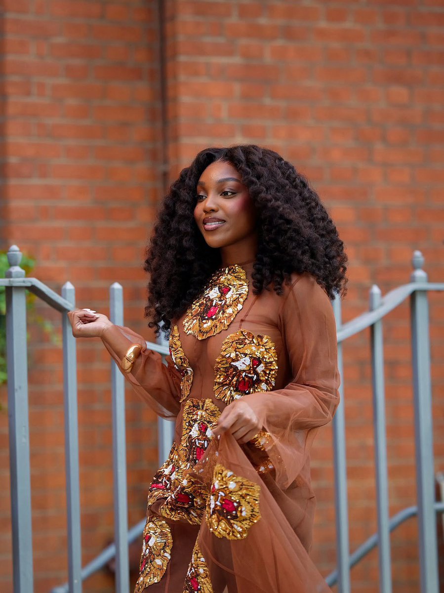 itsgivingwhit's tweet photo. Whitney Adebayo for Onalaja SS27 at London Fashion Week. What a look. https://t.co/srql0wUS0u