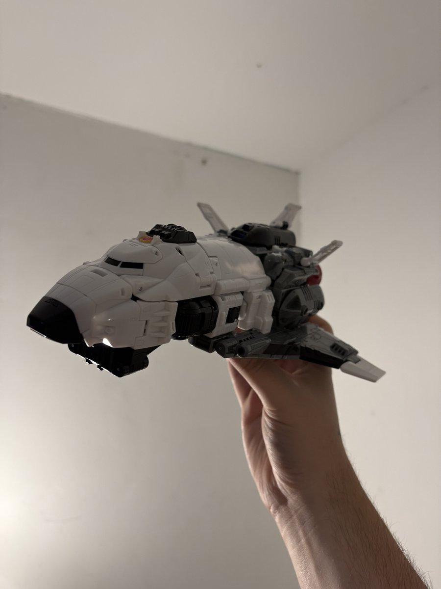 iixadii's tweet photo. Big thank you to CMDstore for sending this guy my way! He is way more fun than i realized!! He has some nice heft and the joints feel amazing, my only complaint is how unsecure the payload &amp; skyblast connection is for the requiem blaster, a solid 9.5/10 for me https://t.co/a0G2vlkgRM