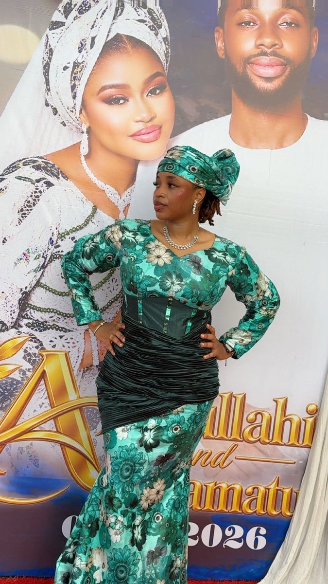 DalhatuFatimah's tweet photo. Green looks good on me❤️😍😍 https://t.co/iRndYnZ7Q5