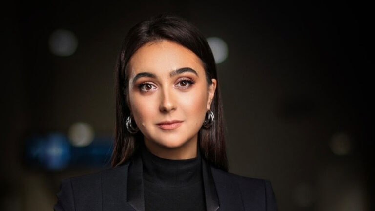Weltwoche's tweet photo. Julija Mendel: Präsident Selenskyj ist grösseres Friedenshindernis als Putin https://t.co/zNIGQlQxDv https://t.co/t9TVg22GKt