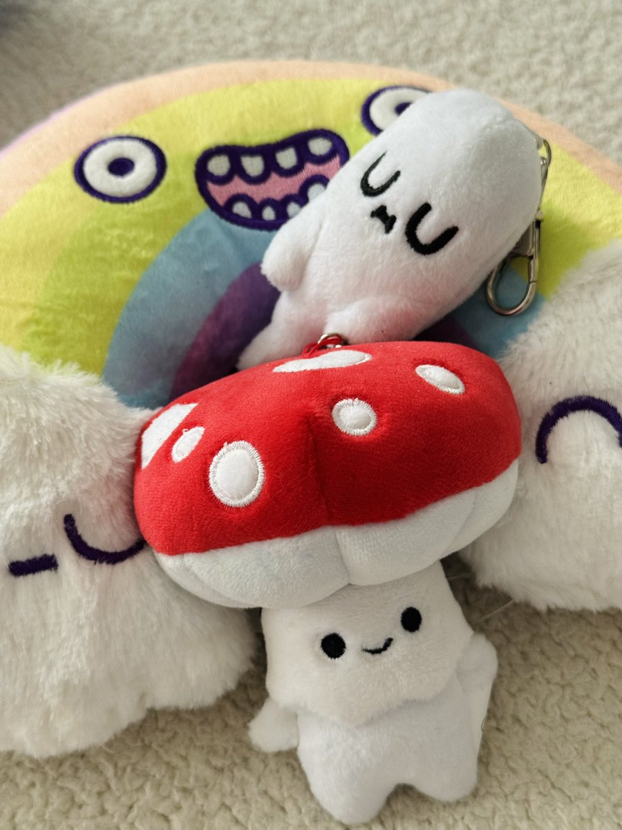 jyatrofsky's tweet photo. @mumbot also 👻🌈🍄 https://t.co/zvqVrKQlKb