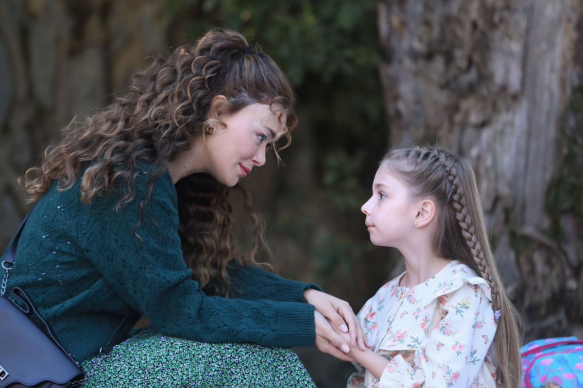 scbrixeb's tweet photo. #BirKüçükGünIşığı 
#SerayKaya #Azraaksu
 الحب يأتي من القلب ليس دائما من روابط الدم 🤍 https://t.co/sFfVQWH00j