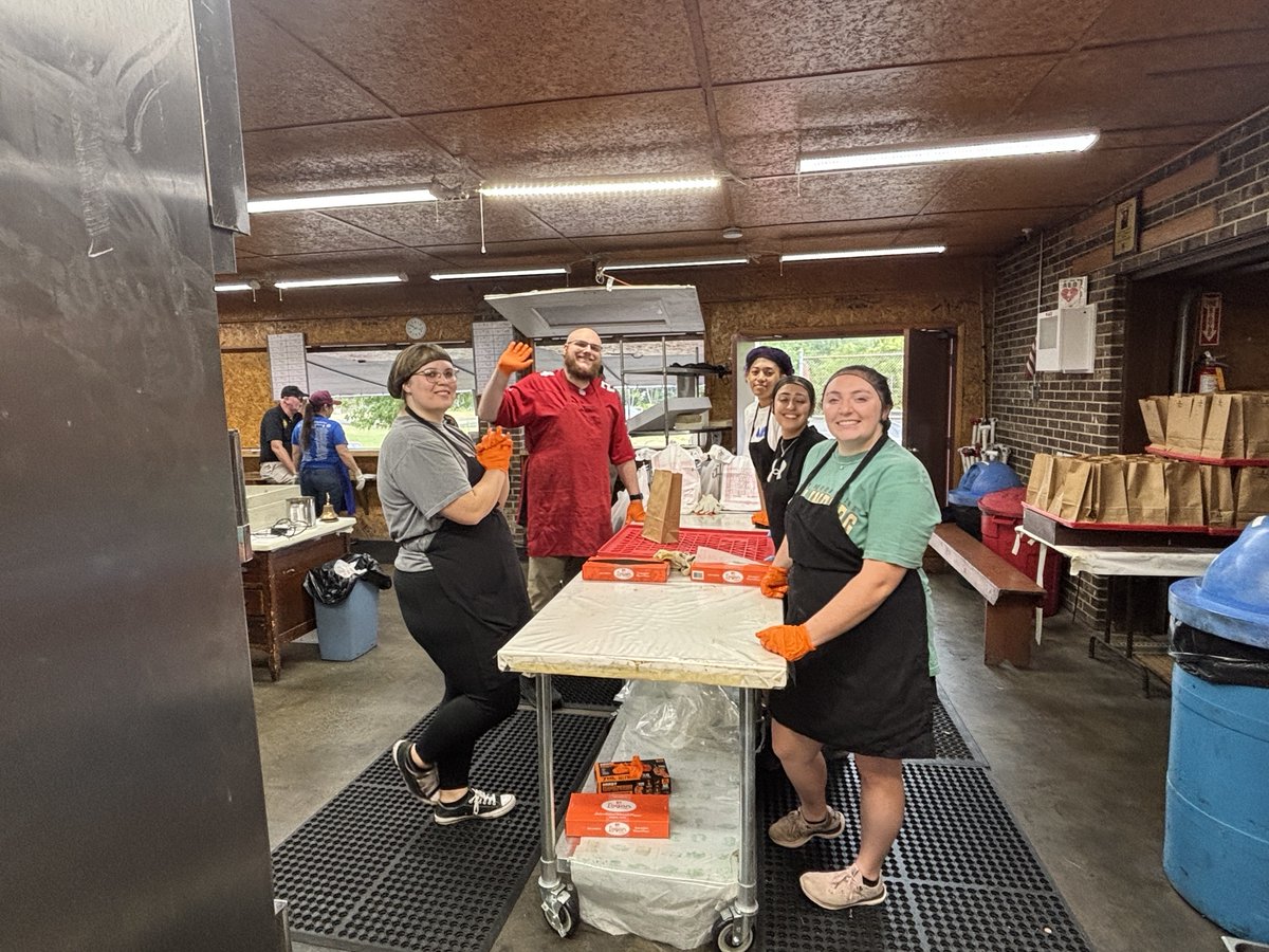 FrostburgState's tweet photo. LAVALE LIONS 🍗 — Frostburg State University students, staff and President Dr. Shadow JQ Robinson volunteered at this past weekend LaVale Lions Club Chicken Barbecue. Proceeds from the BBQs directly support over 30 regional, national and international humanitarian projects. https://t.co/WZtfaCPxoo