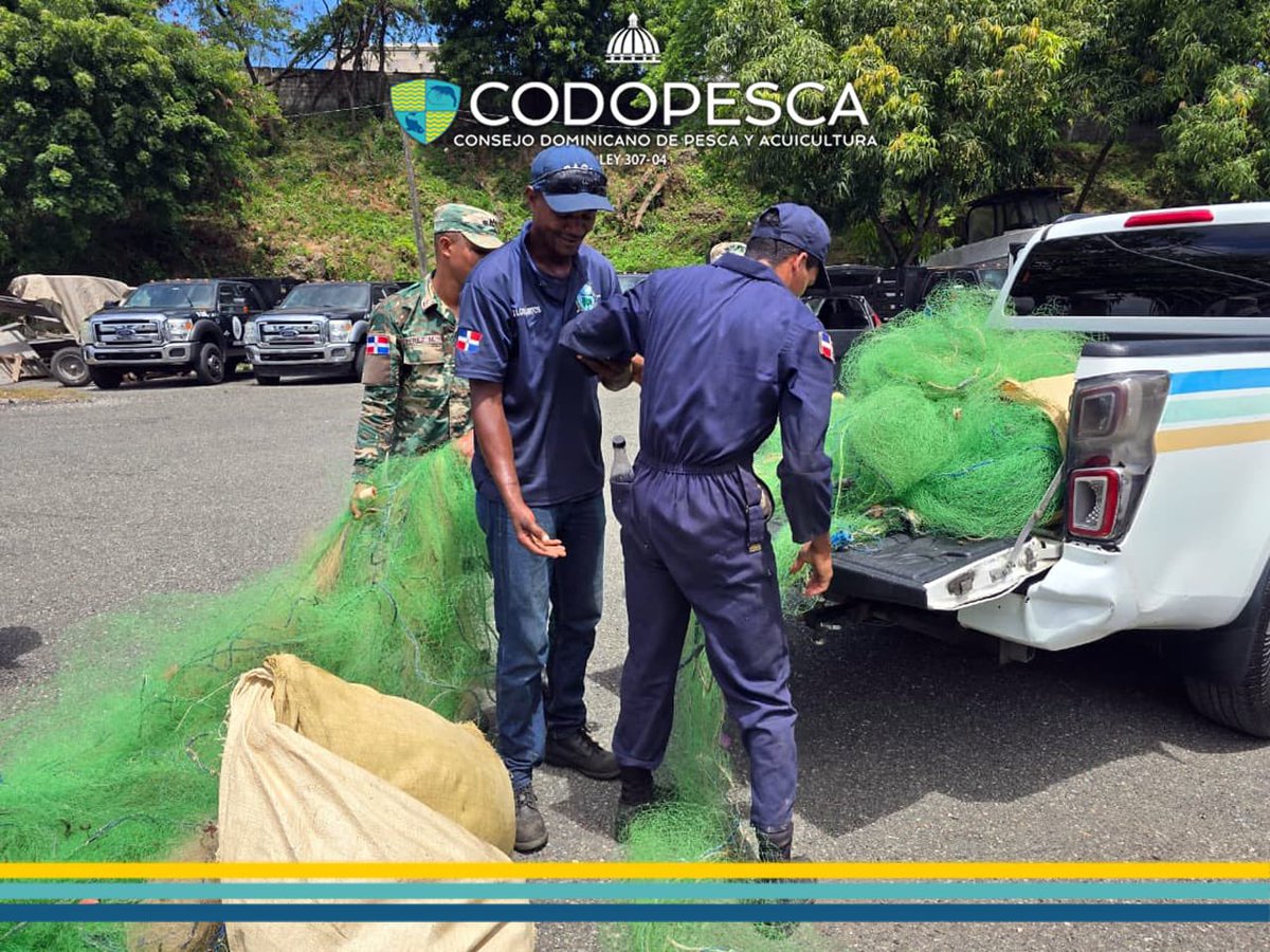 CODOPESCARD's tweet photo. CODOPESCA fortalece la vigilancia contra la pesca ilegal. En operativo conjunto con la Armada, fueron decomisadas redes de enmalle en las proximidades de los arrecifes frente al Vacacional de Haina, en violación a la Ley de Pesca 307-04. #CODOPESCA #PescaResponsable https://t.co/4QPXggDMvG