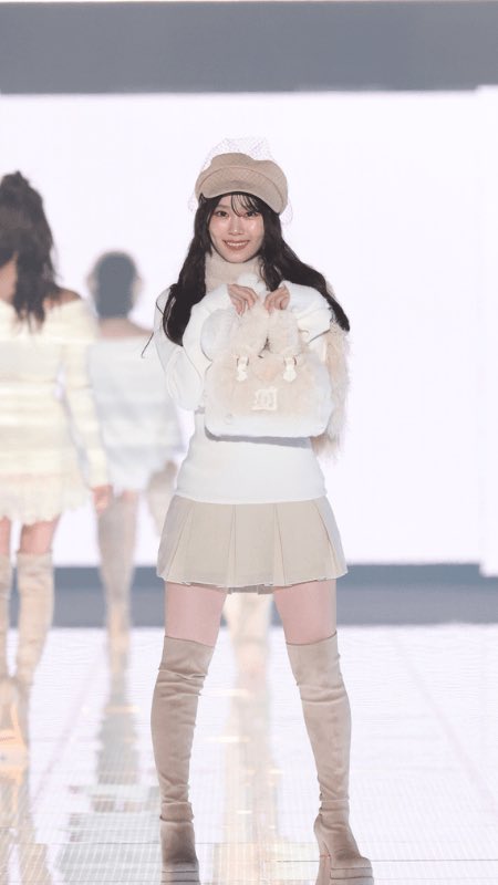 my817ct's tweet photo. TGCのしーちゃんかわいい。
痩せればニーハイブーツやら履けるのにな。頑張って痩せよ https://t.co/xyVGkVhBhg