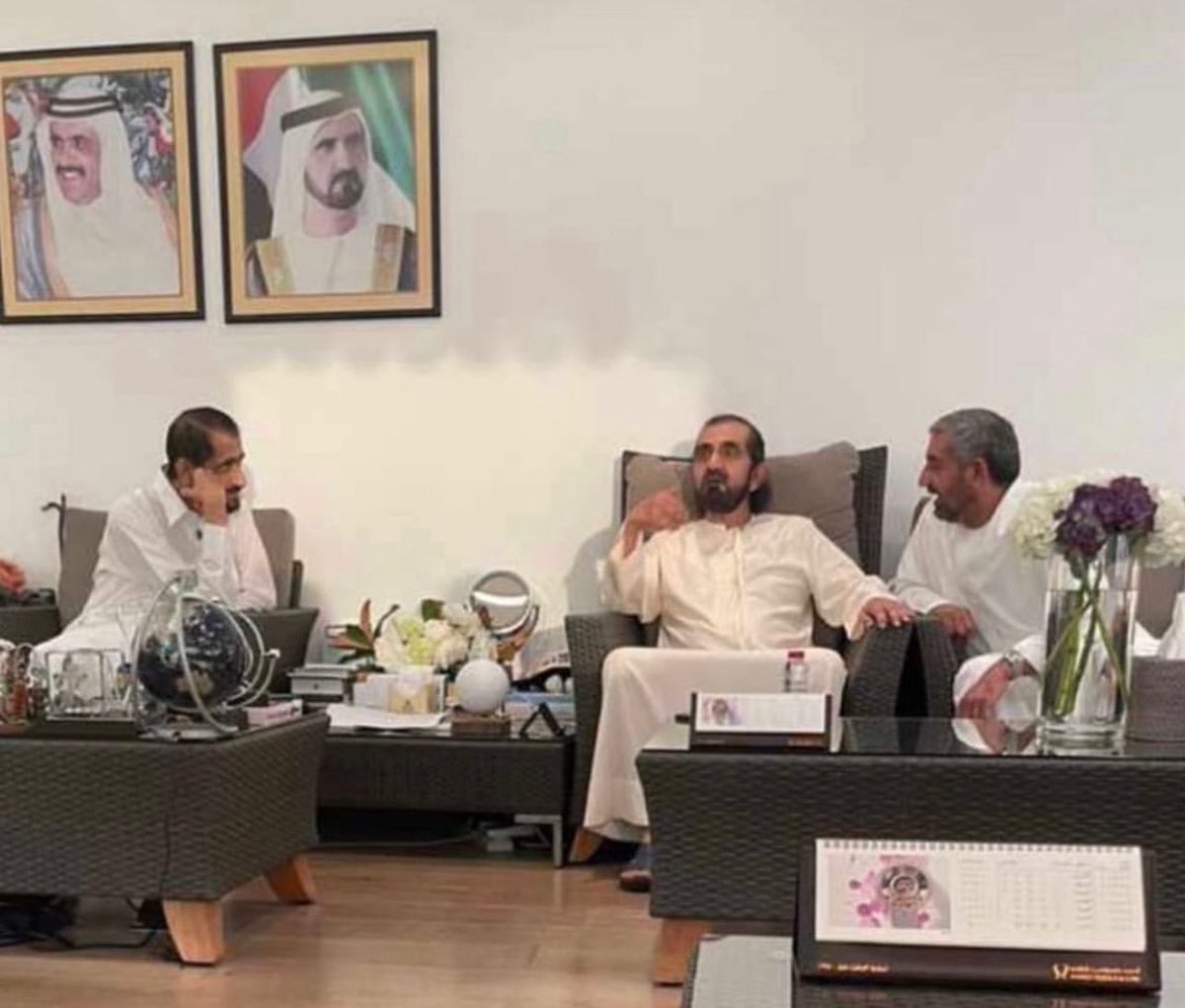 Royal_7amad's tweet photo. عمه لكنه كان صاحبه واقرب له من ظله 
الشيخ احمد بن سعيد والشيخ احمد بن راشد
" الأحمدين "  
من النادر تلاقي لهم جولة او ظهور او سفرة أو صورة تخلوا من احد منهم 
مسح الله على قلوب آل مكتوم الكِرام وعظم أجرهم https://t.co/iskgHHqIcN