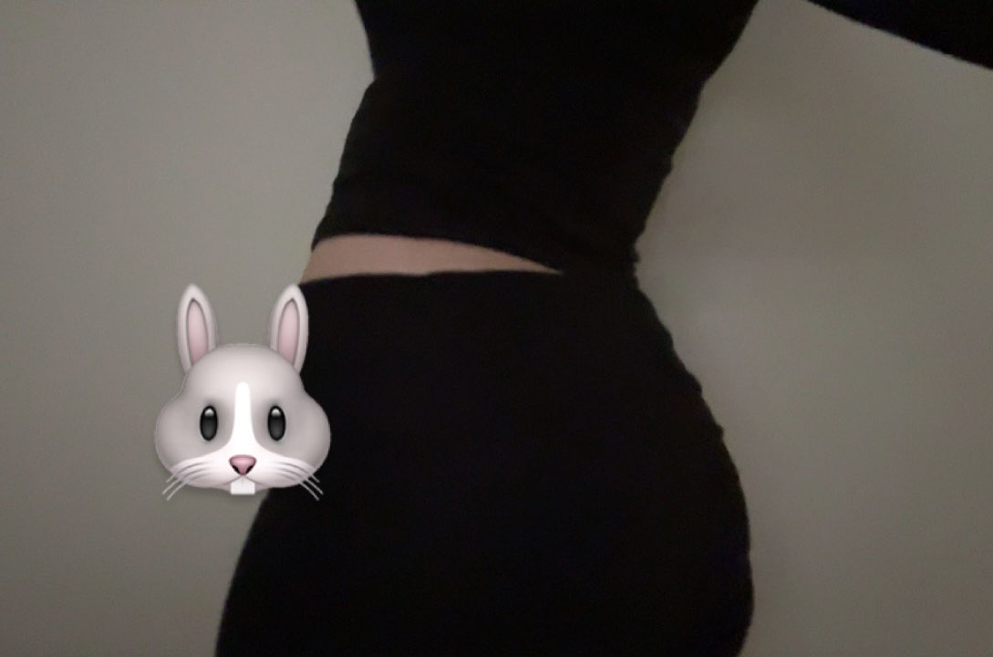 miuscnt's tweet photo. bunny emoji is my logo :3 i love black sets https://t.co/Rl3DM7MSNy