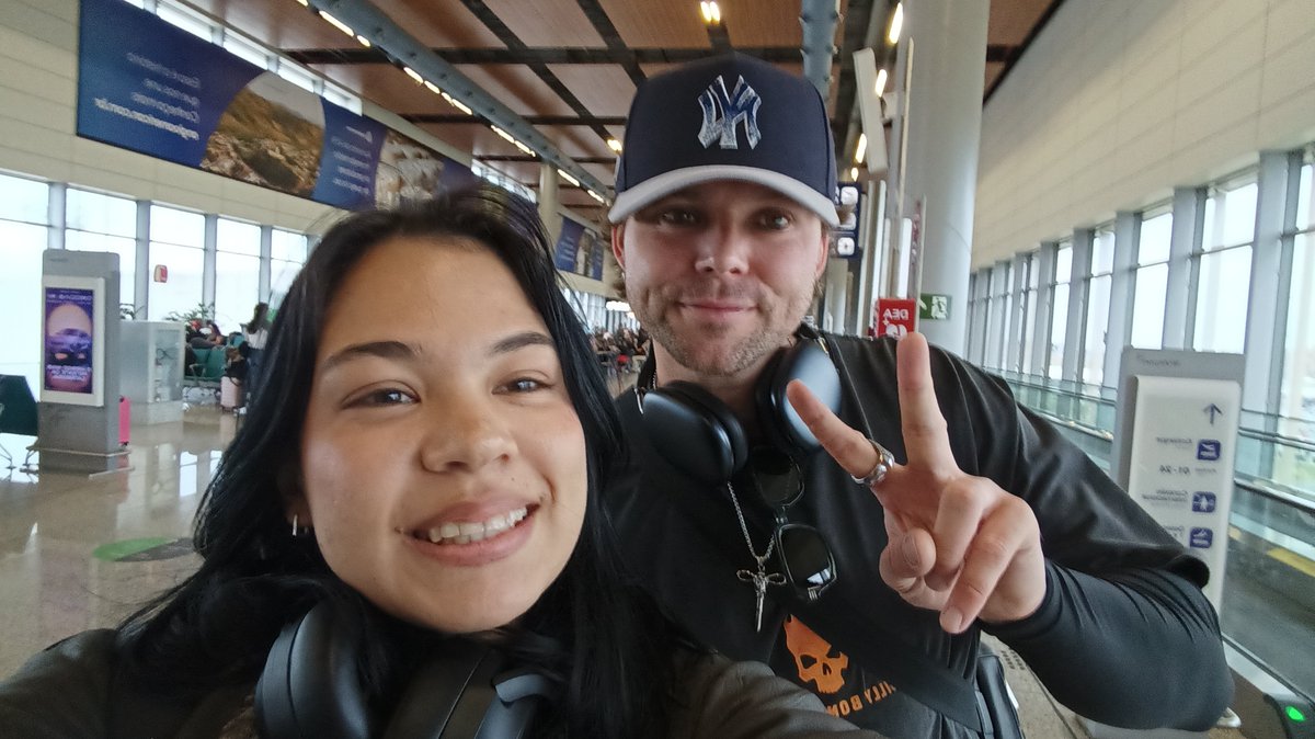 BOOURLET's tweet photo. RAPAZIADA EU E MEU PRIMO ASHTON https://t.co/VVF0Y0xbEJ