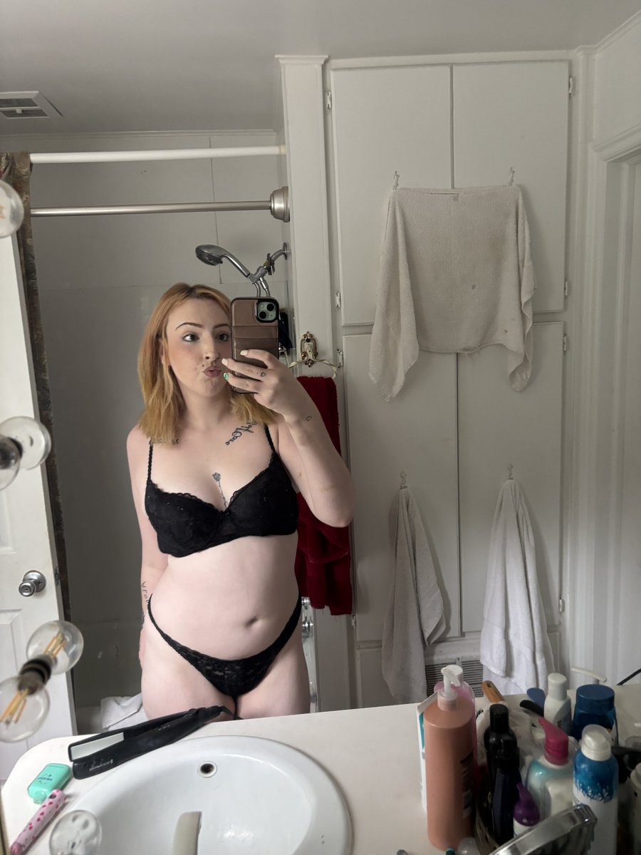 eatitemma's tweet photo. Who’s l👀king 4 content dm me

#sellingcontent #buyingcontent #nsfw #findom #of https://t.co/bnUi3h0lpC