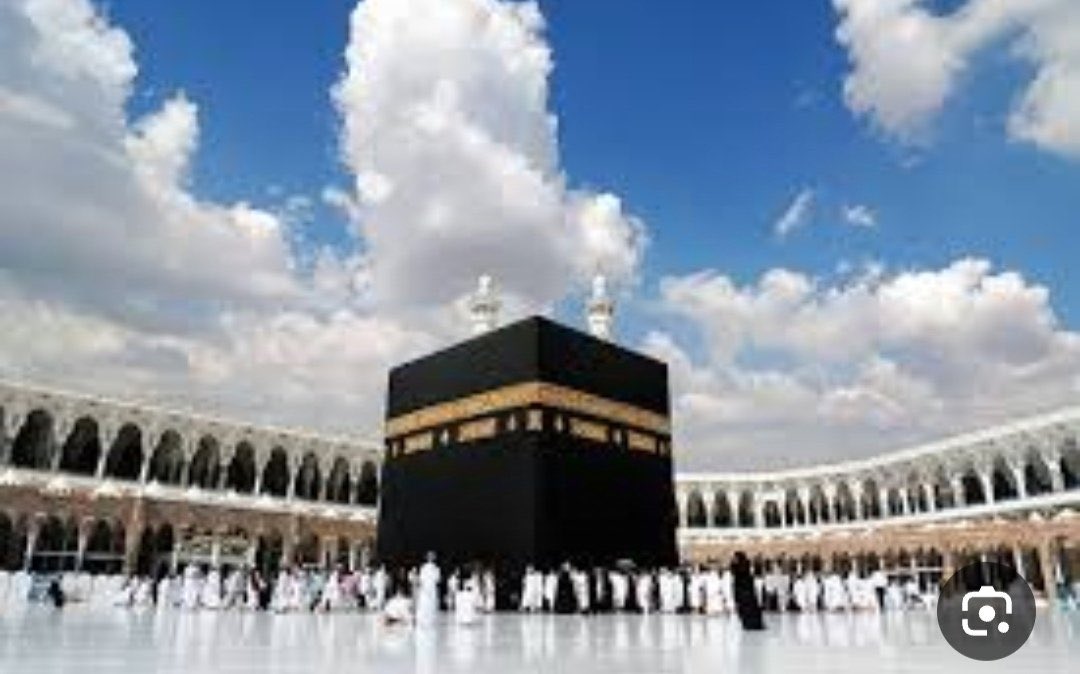 husseinhazeb's tweet photo. نعم صدقت ايها القائد
#مكة_المكرمة 
ليست أمارة سعودية 
ولا ملكا لال سعود،
هي معلم إسلامي ومهوى افئدة 
المسلمين بصورة متساوية،
ولا يجوزاستخدام 
مكانتها وقدسيتها زورا وبهتانا
لاستغلال عاطفة المسلمين 
نحو بيت الله لتحقيق 
مكسب سياسي او عسكري
 او عاطفي!؟
يكفيهم استغلالها مادياً!؟ https://t.co/45kZZENQUs