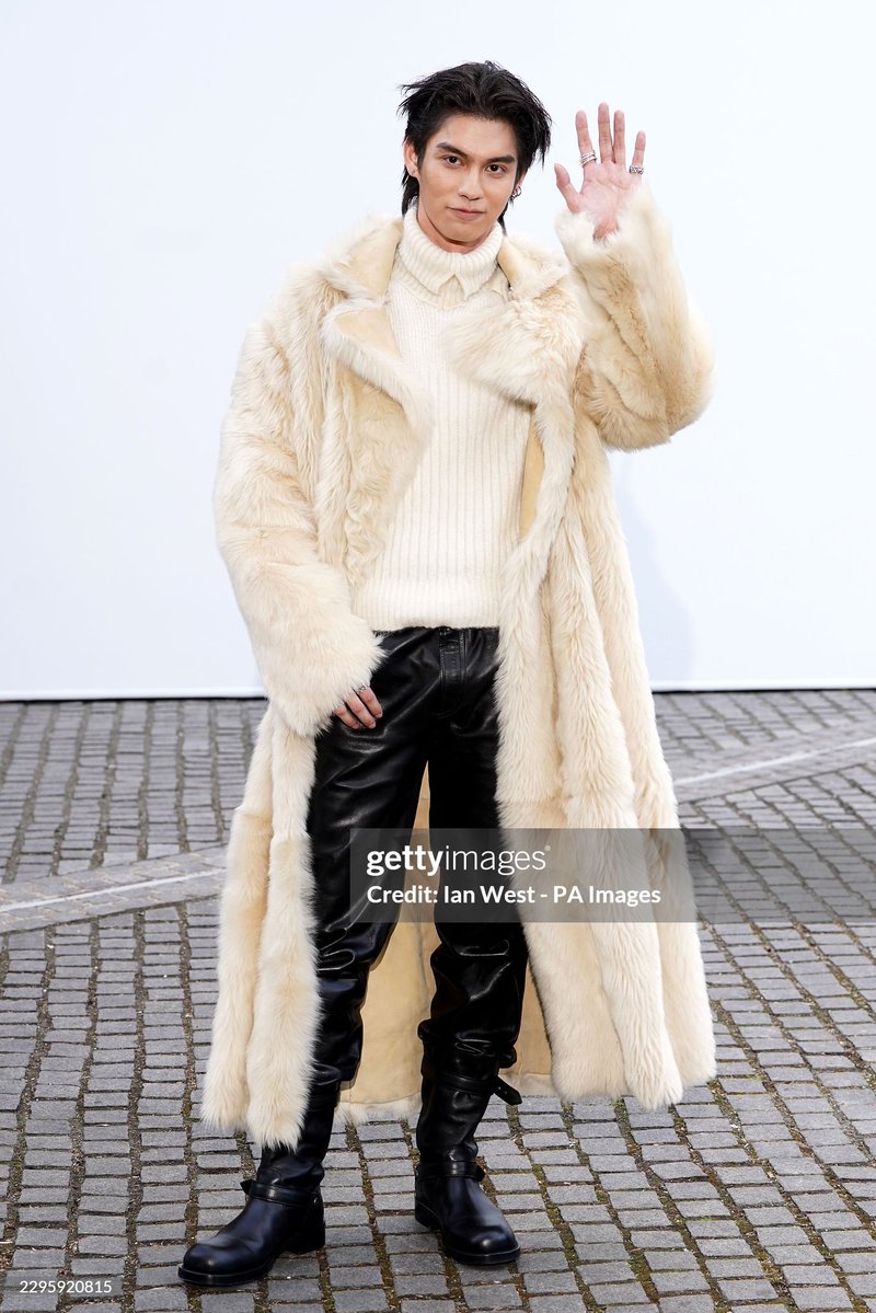 BVC_Streaming's tweet photo. [ Gettyimages : Burberry arrivals - London Fashion Week ] 

Burberry arrivals - London Fashion Week

Bright attends the Burberry show at Chelsea College of Art, London, during London Fashion Week. Picture date: Monday September 21, 2026. 

🔗 https://t.co/jL2S4eUtMu
🔗 https://t.co/Wa8pn3F8l8
🔗 https://t.co/Z9o5bk1Tr9

(3)
BRIGHT BURBERRY SUMMER 27
#BurberryxBRIGHT
#BurberrySS27xBRIGHT
#Burberry @Burberry
#bbrightvc @bbrightvc