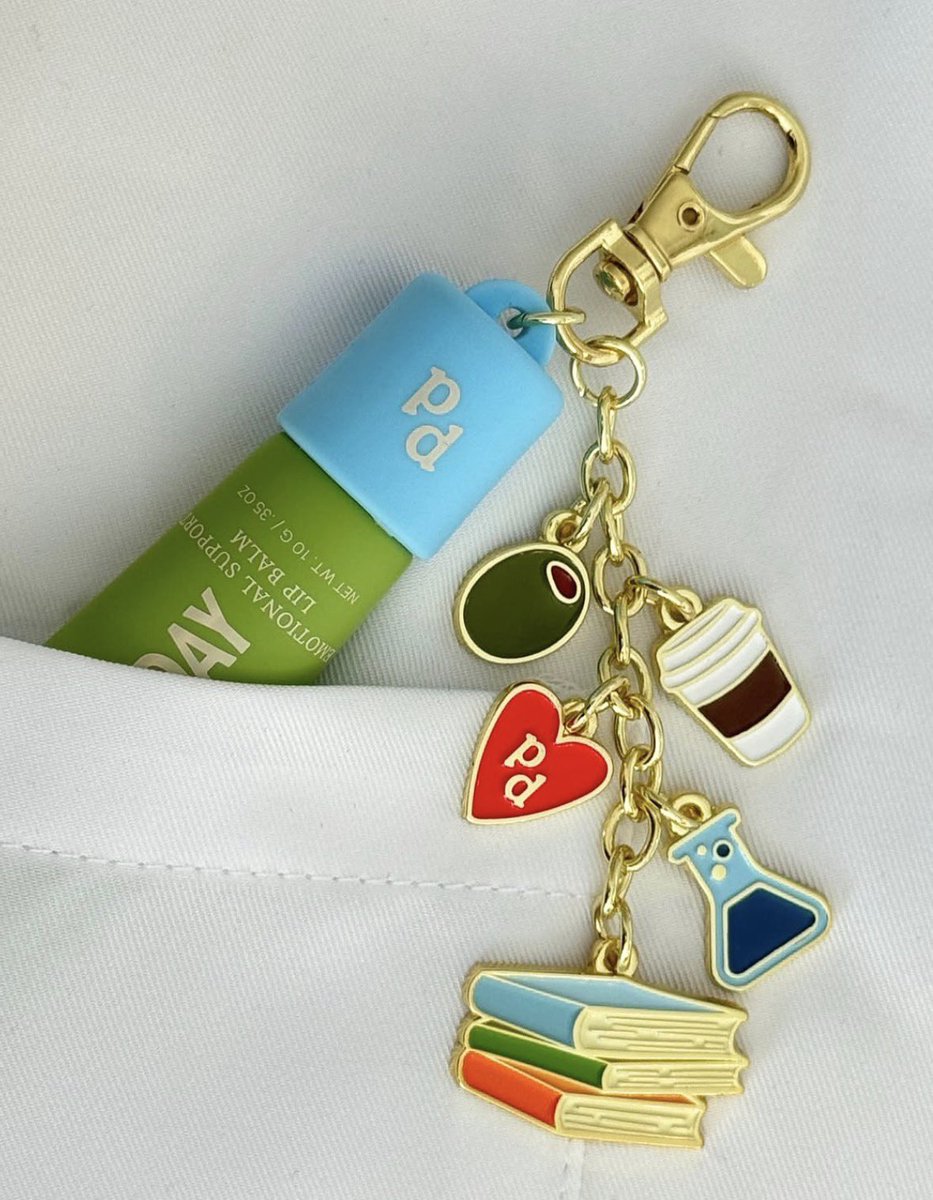 poppyndaisyy's tweet photo. Olive Smith’s skincare and keychain🧪👩🏻‍🔬🩵 https://t.co/Pf9qMnIDA4