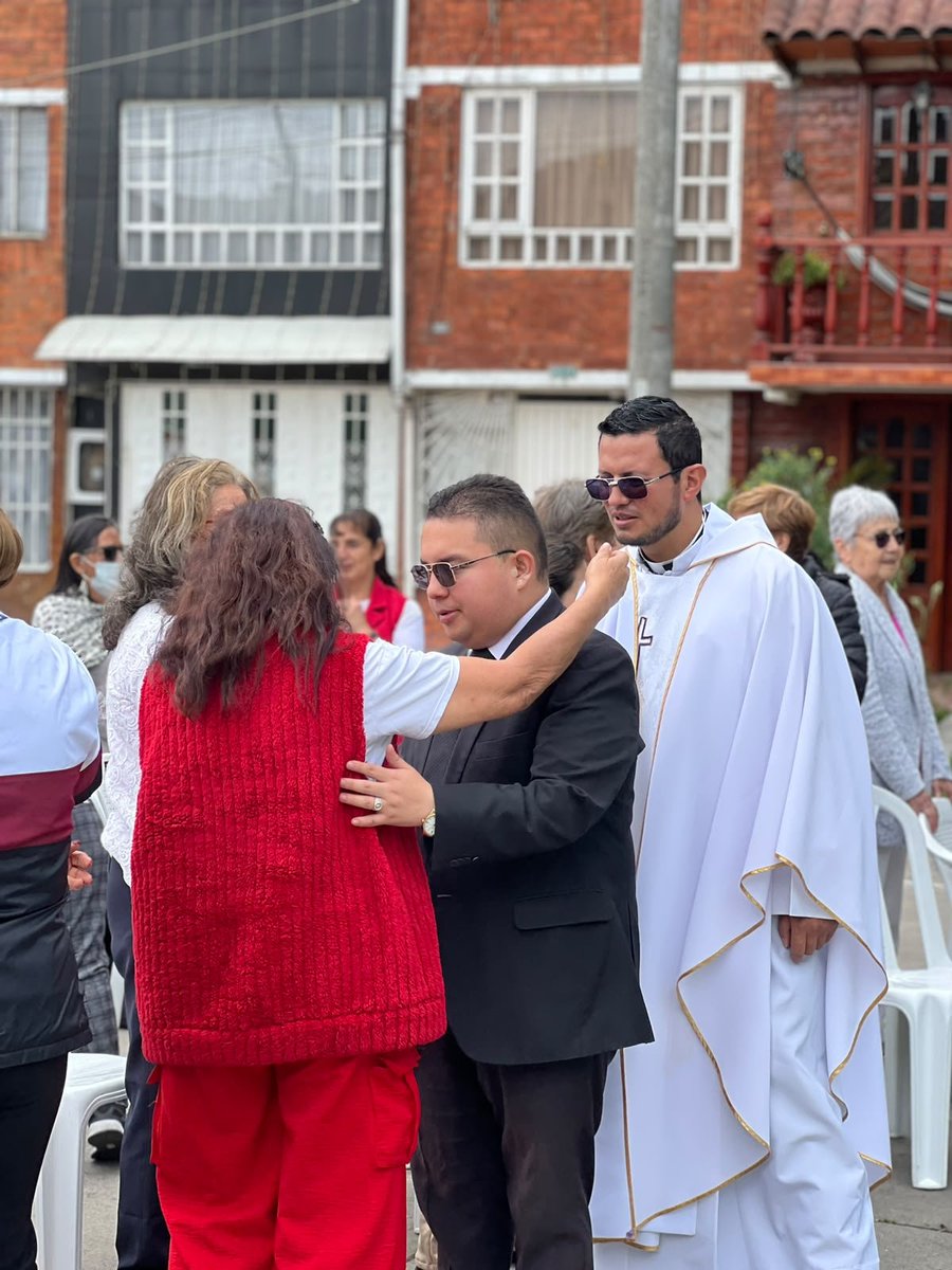 JoseLuisLider7's tweet photo. La esencia de nuestra vocación es servir a Dios y trabajar por el bienestar de Bosa. Nos alegra propiciar espacios de apoyo espiritual con una Iglesia presente en el territorio, lista para acompañar a la comunidad.
​¡Dios bendiga a la Misión Parroquial 2026 y a sus misioneros! https://t.co/L3cSdt1k30