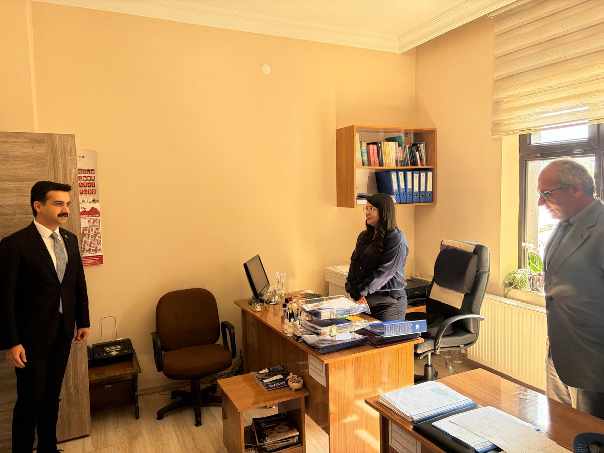 tcsultandagi's tweet photo. Kaymakamımız Muhammet Çınarka;
Hükümet Konağında hizmet veren kurumları,
Toplum Sağlığı Merkezini,
İlçe Müftülüğünü,
Tarım ve Orman İlçe Müdürlüğünü,
İlçe Özel İdare Müdürlüğünü 
ziyaret ederek çalışmalar hakkında bilgi aldı. https://t.co/otC1bHhiN3