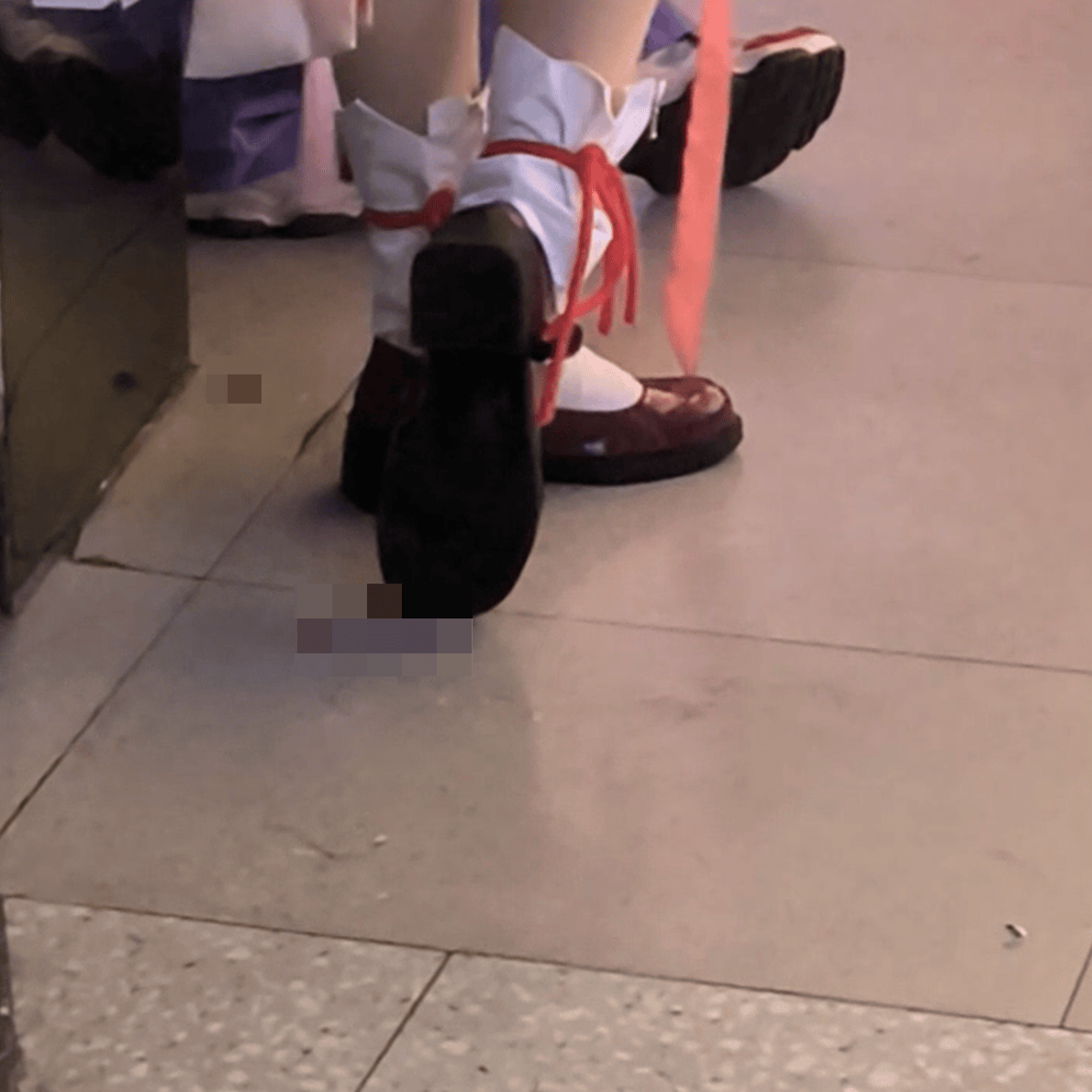 CandidCrushVids's tweet photo. #602 Anime convention girl black ankle boots candid crush + Cosplay girl leather shoes candid crush
#candid #trample #trampling #crush https://t.co/DAn51075NN