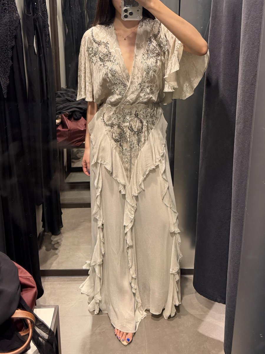 Chen_BTCWild's tweet photo. I picked out this really delicate lace dress. https://t.co/0i5zNPemTK