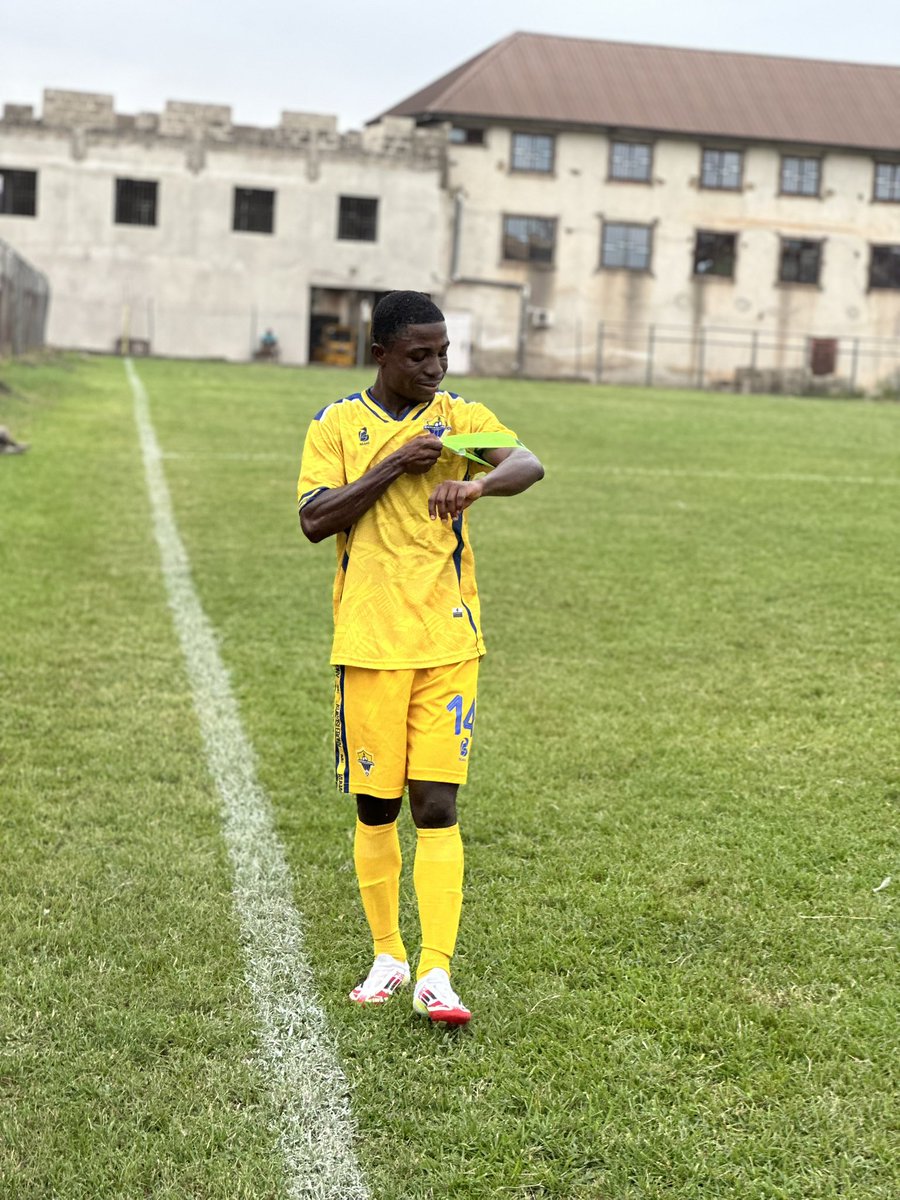 EbonyFootball's tweet photo. 𝗖𝗔𝗣𝗧𝗔𝗜𝗡 𝗙𝗔𝗡𝗧𝗔𝗦𝗧𝗜𝗖 ©️

Leading by example. Wearing the armband with pride, passion and purpose!

Our skipper, our leader, Our No.14!

Thomas Wiredu Asare 👏

🟡🔵#EFC #HomeOfBeautifulGame #UmbDivisionOneLeague https://t.co/zKf3rBSnzR