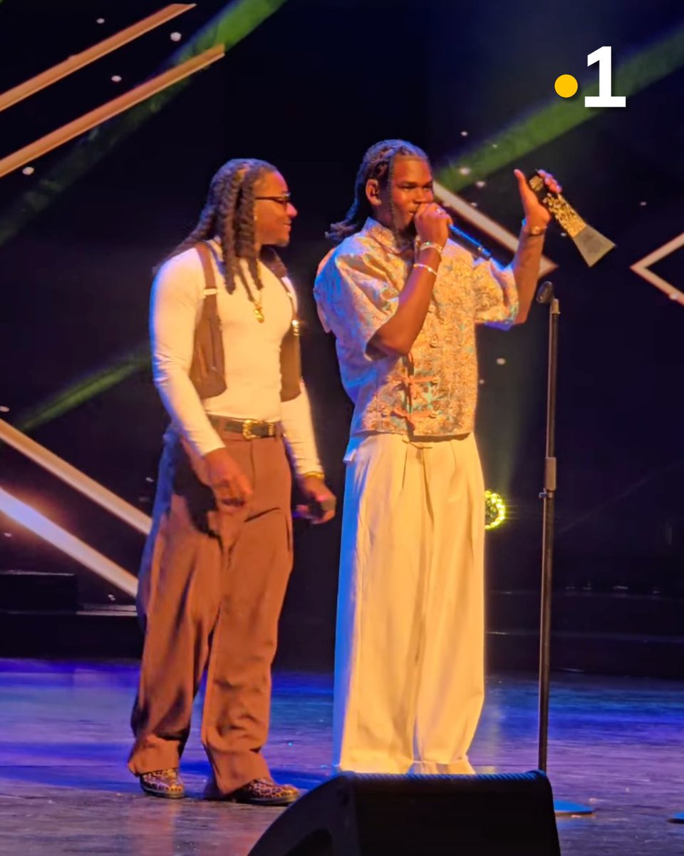 guadeloupela1e's tweet photo. 👏👏👏#Musique  Les deux artistes guadeloupéens, 1T1 et Theomaa, ont remporté le prix du Bouyon Song of the Year avec 📷📷"Bouwéy" et celui du French Caribbean Song of the Year avec "Ouba" @caribbeanawards #Guadeloupe https://t.co/qIPyNNbTfX https://t.co/62yLSw0dUB