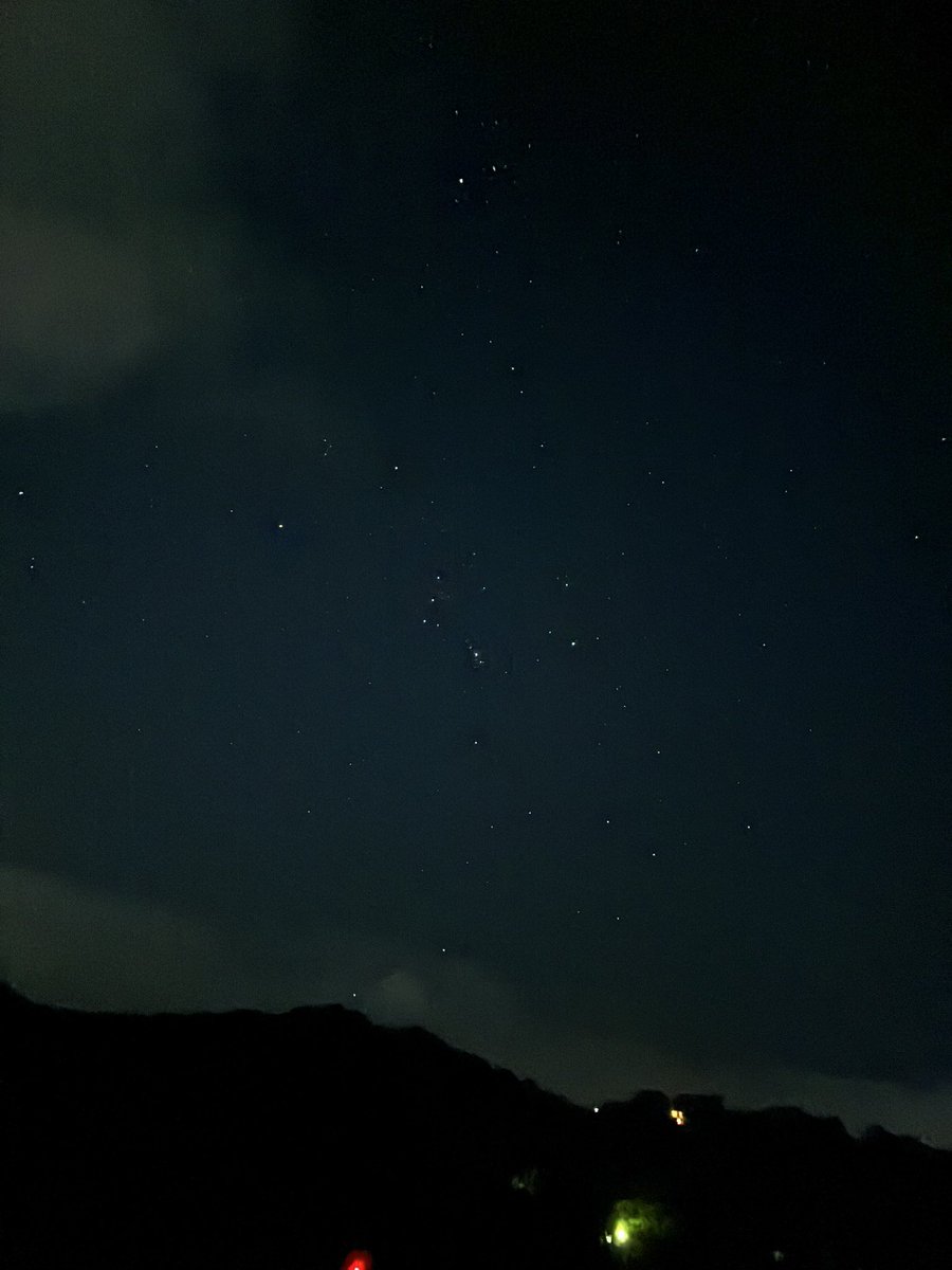 BANDlT_RR's tweet photo. 星が綺麗すぎる
でも爆風10mは釣りにならん
出したものすぐ入れんと全部吹っ飛んでいく https://t.co/t5rEYlAmSH