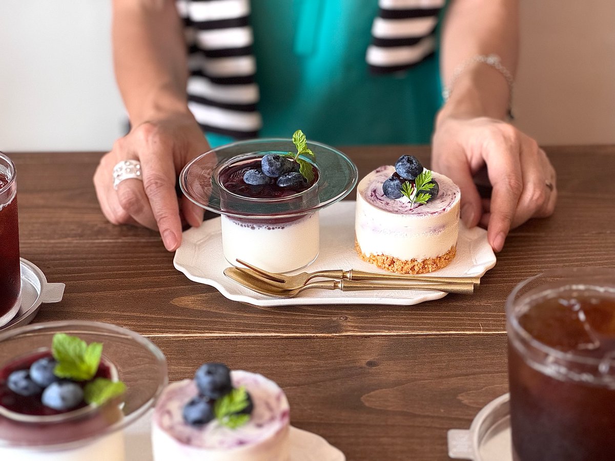 audreycampbellp's tweet photo. Replacing blueberry with these two delights 🫐

• Rare cheesecake: smooth, creamy cheese gently balanced by refreshing blueberry tartness, with a luscious blueberry sauce inside and a crisp cookie base. • Verrine: honey-scented blancmange layered https://t.co/G8UEszBNhA
