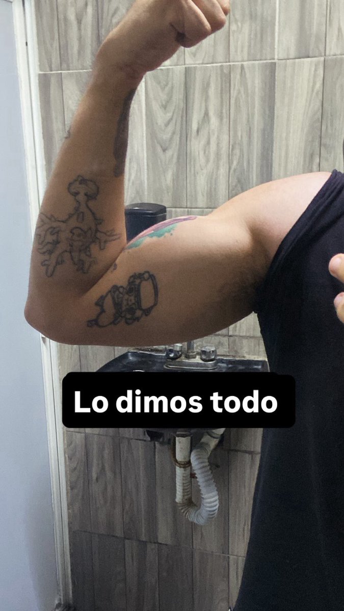 enchiladaverde4's tweet photo. Entre el gym y el ñam 

#pokemon #gym #boy #gay #bi https://t.co/1yQ1RTPnpN