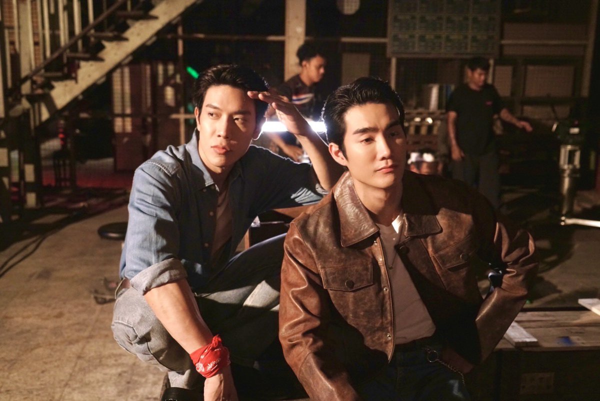 LoversGangsters's tweet photo. หงเสนคลุกฝุ่น Q31 
มาแบบเหม่อๆ มองหาแต่เธอจ๋า👀 

#LoversAndGangsters
#GMMTV 
@fforcejs @MisterGrtsp https://t.co/rU3jOCYUwV