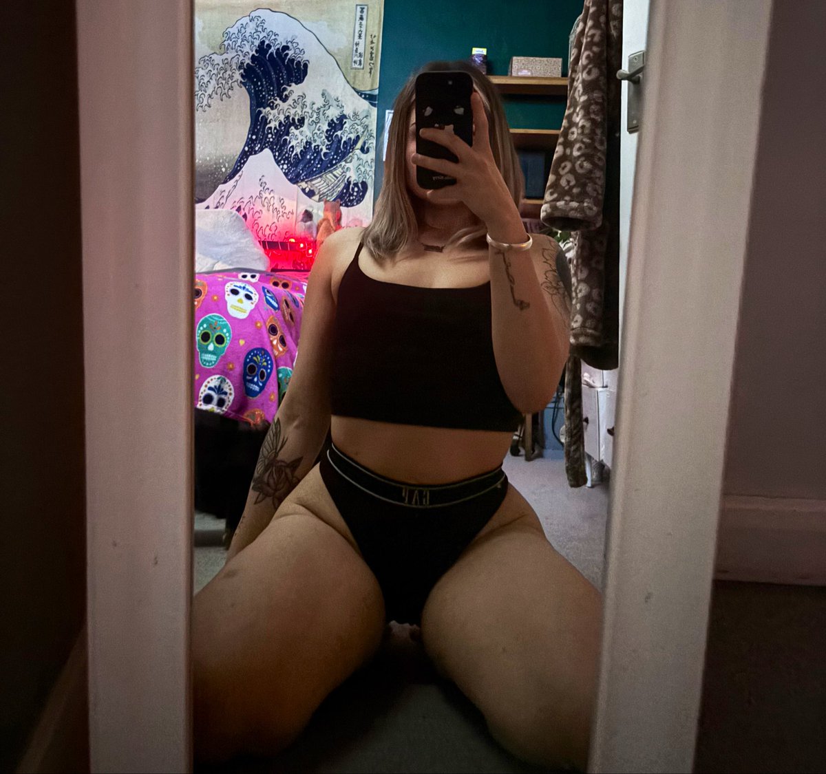 the_enchantr3ss's tweet photo. The creases on My hips make you weak &amp; vulnerable, just the way I like My prey

FinDom | paypig | cash cow https://t.co/Y9COdGpcCD