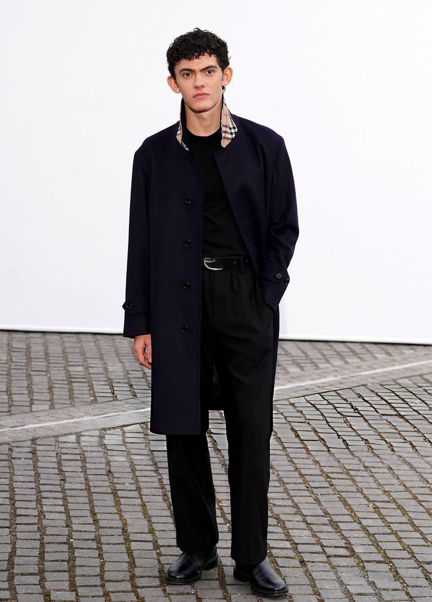 dailyjlocke's tweet photo. joe locke attends the burberry show during london fashion week https://t.co/FMAo72BwBu