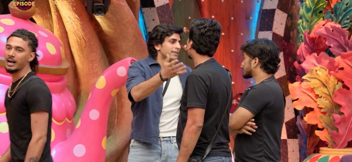 aestheticmon07's tweet photo. @beingrachit_ Notice how they never talk 1 on 1, they always needs their Chuha gang in any conversation. 😭 https://t.co/jKmyr0oDhU