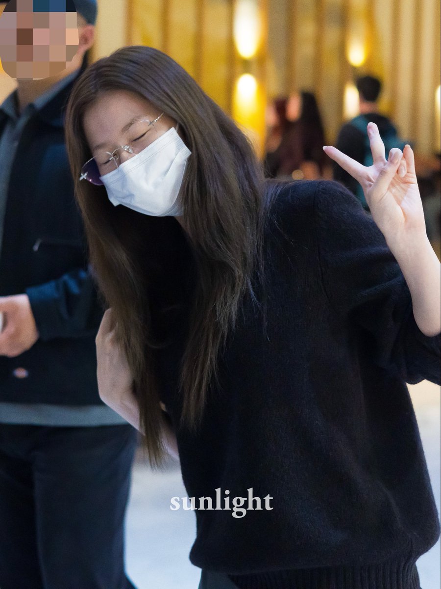 Sunlight1229's tweet photo. 260921 CDG
✌️✌️
#트와이스 #TWICE #사나 #SANA #サナ https://t.co/bnf5akc02C