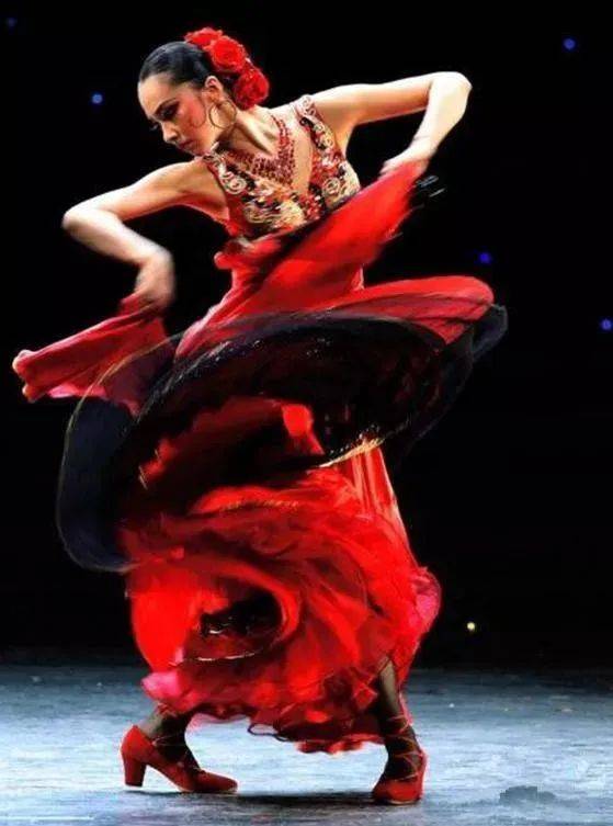 PeteWeenumjpgr's tweet photo. Espectáculo flamenco hoy en la Plaza Mayor! Música, baile y pasión para vivir una noche inolvidable, no te lo pierdas!， https://t.co/HxrSqRoBZl