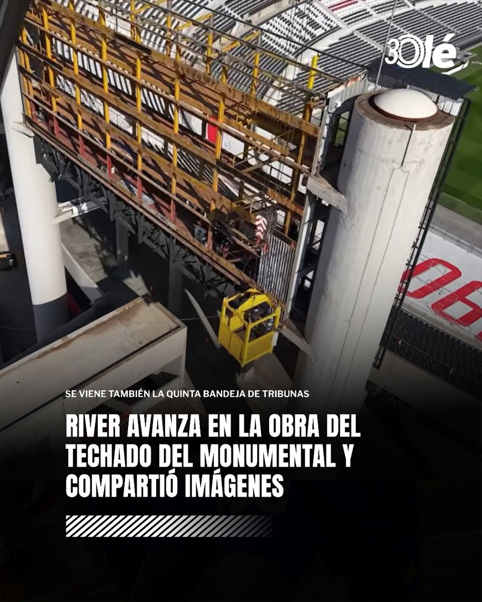 DiarioOle's tweet photo. ASÍ AVANZAN LAS OBRAS EN EL MONUMENTAL 🏟️👷

🖥️🏗️ River difundió un video donde se ve cómo se desmontó la pantalla gigante que estaba arriba de la Sívori, algo necesario para avanzar en la construcción de la quinta bandeja de tribunas y el propio techo

↕️ El próximo paso será el retiro de los pilotes que la sostenían: a partir de ahí, ya se podrá avanzar con mayor claridad en esta obra que está prevista para finalizar en el 2029

🔄 Si bien actualmente todo lo que tiene que ver con resultado, cambios y presentación de las formaciones se hace en las 360°, en el futuro habrá dos de formato wide en ambas cabeceras

➕ Otro de los trabajos importantes que se realiza en cuanto a esta obra tiene que ver con la excavación de 17.000 metros cúbicos (a una profundidad de entre 16 y 27 metros) y la fundición de 1.684 toneladas de acero y 17.230 de hormigón para construir la estructura que sostendrá el techo del Monumental