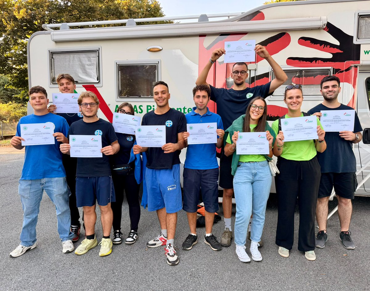 AnpasPiemonte's tweet photo. Giornata di #guidasicura dedicata a 10 giovani volontarie e volontari #Anpas, tutti neopatentati. Un’esperienza per sviluppare maggiore sicurezza nella conduzione dei veicoli associativi. Grazie a tutte e tutti. https://t.co/M3lJHBo7xR https://t.co/BEBLAU9mbe