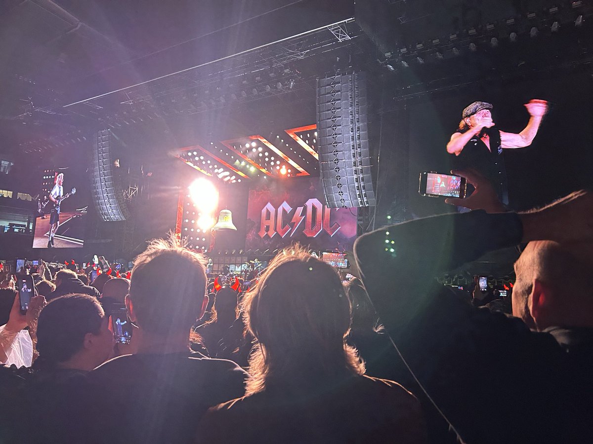 danjacques31's tweet photo. @acdc @ChristieGoodwin Thank you for the awesome show! https://t.co/LeldS68hk2