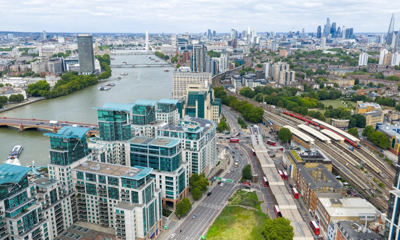 1HotelNews's tweet photo. Whitbread begins construction of new Vauxhall Premier Inn in London: Whitbread has appointed Legendre UK to convert Phoenix House in Vauxhall, London, into a 180&bedroom Premier Inn scheduled for completion at the end of… https://t.co/0TLtBjpcUX #PremierInn #London #Whitbread https://t.co/j3FjMqDCP5