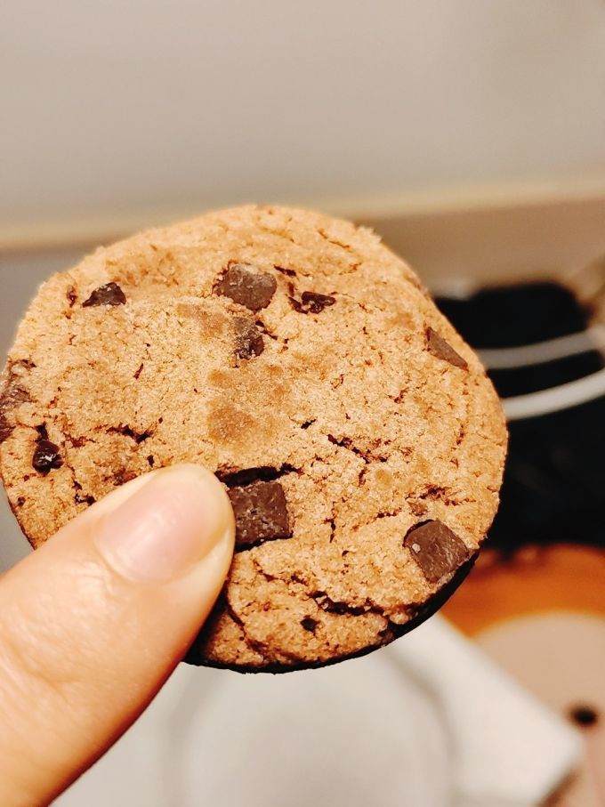 HermanLobeev's tweet photo. Nuevas galletas con chispas de chocolate! Son súper crujientes y deliciosas, perfectas para compartir con tus amigos ， https://t.co/SK5bSPN5TI