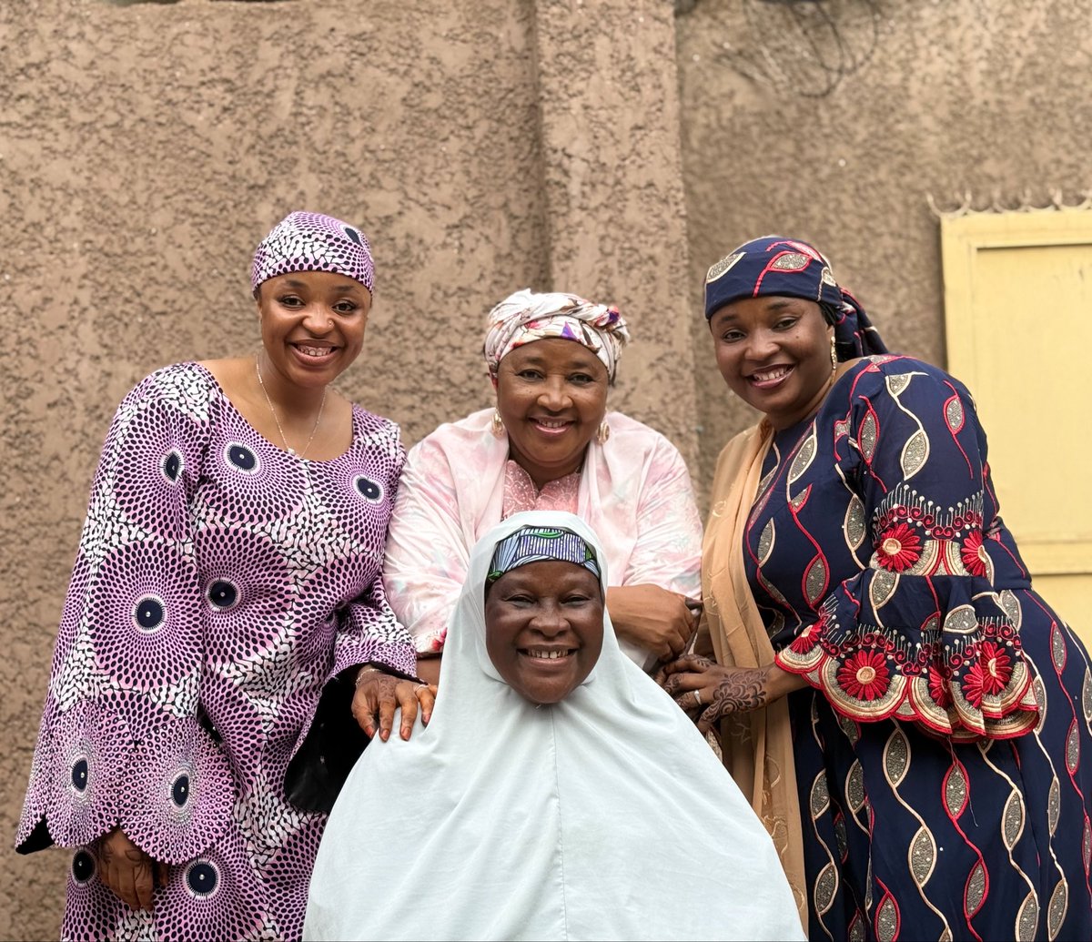 DalhatuFatimah's tweet photo. Beauty clearly runs in the family❤️❤️ https://t.co/3c4BzV07ln